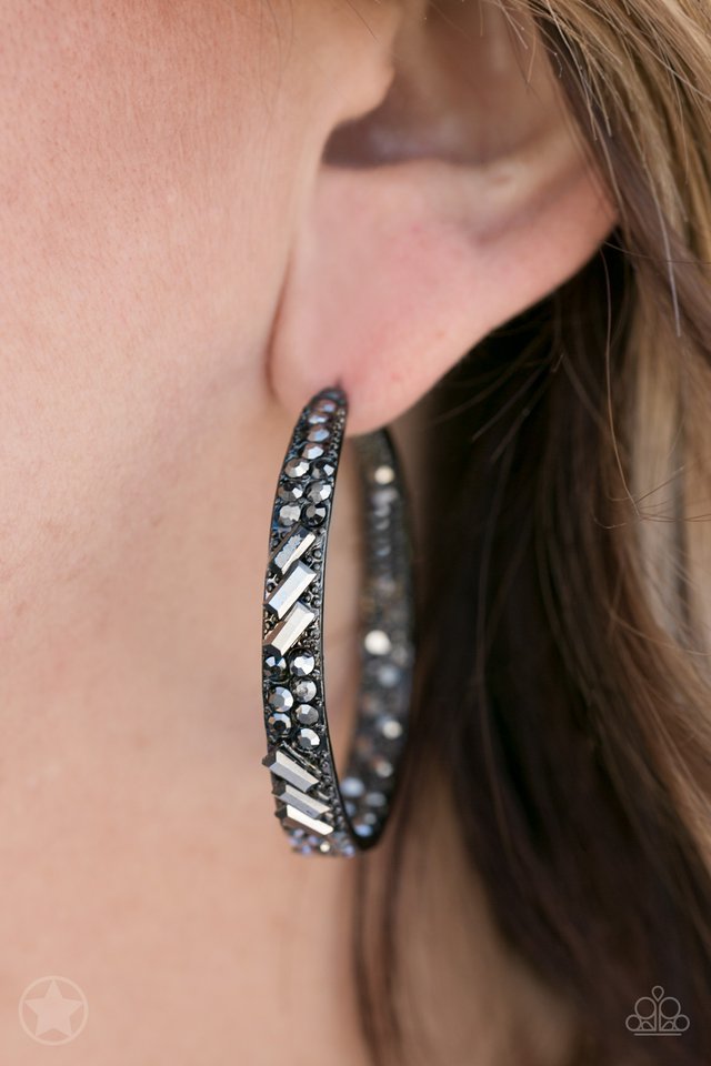 Paparazzi ~ GLITZY By Association - Black Earrings