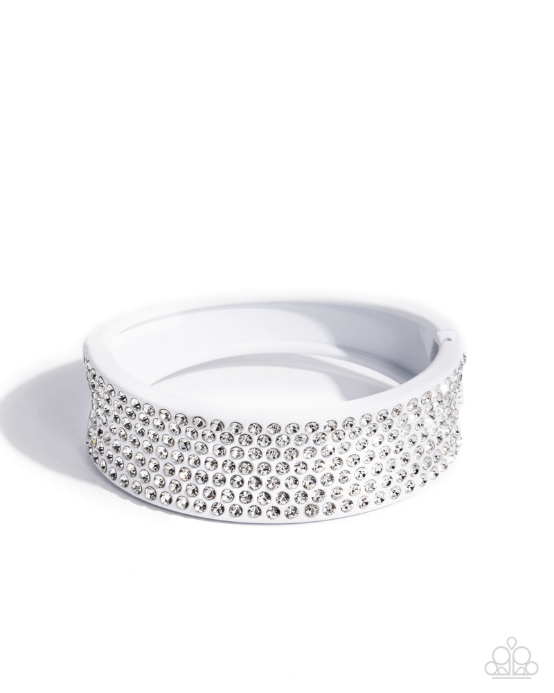 sprinkling-studs-white-p9se-wtxx-284xx