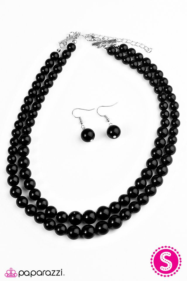 Paparazzi ~ Woman Of The Year - Black Necklace