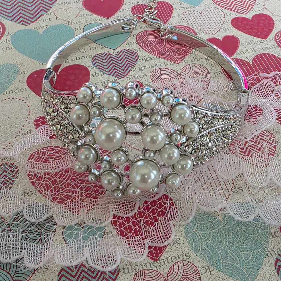 Paparazzi ~ Royal Red Carpet - White Bracelet