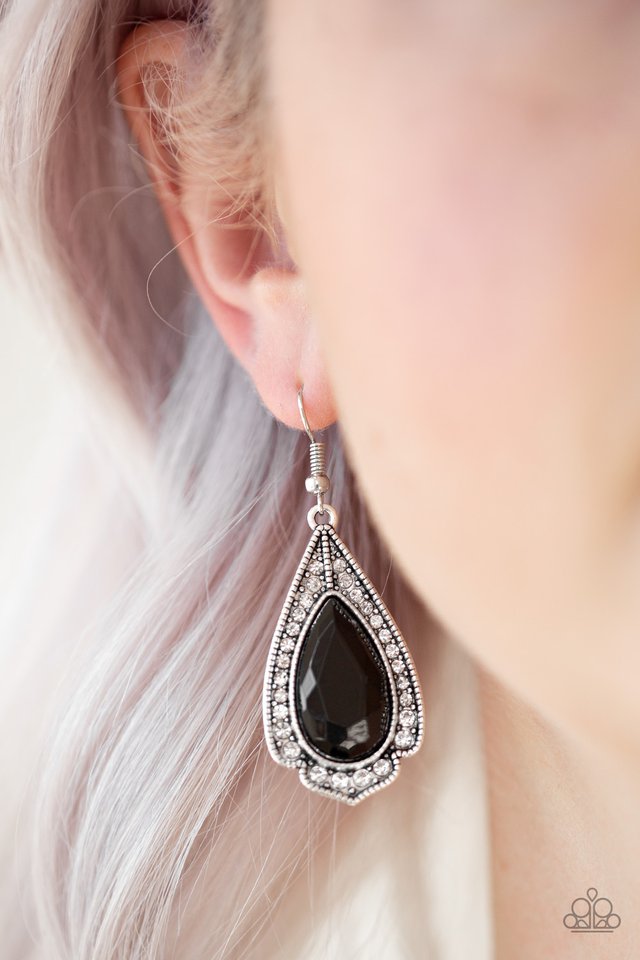 Paparazzi ~ Superstar Stardom - Black Earrings