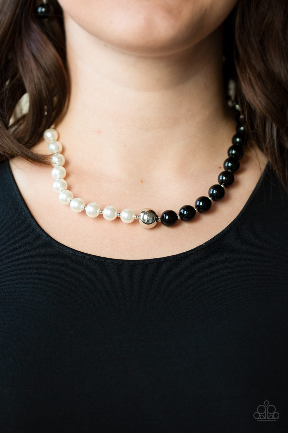 Paparazzi ~ 5th Avenue A-Lister - Black Necklace