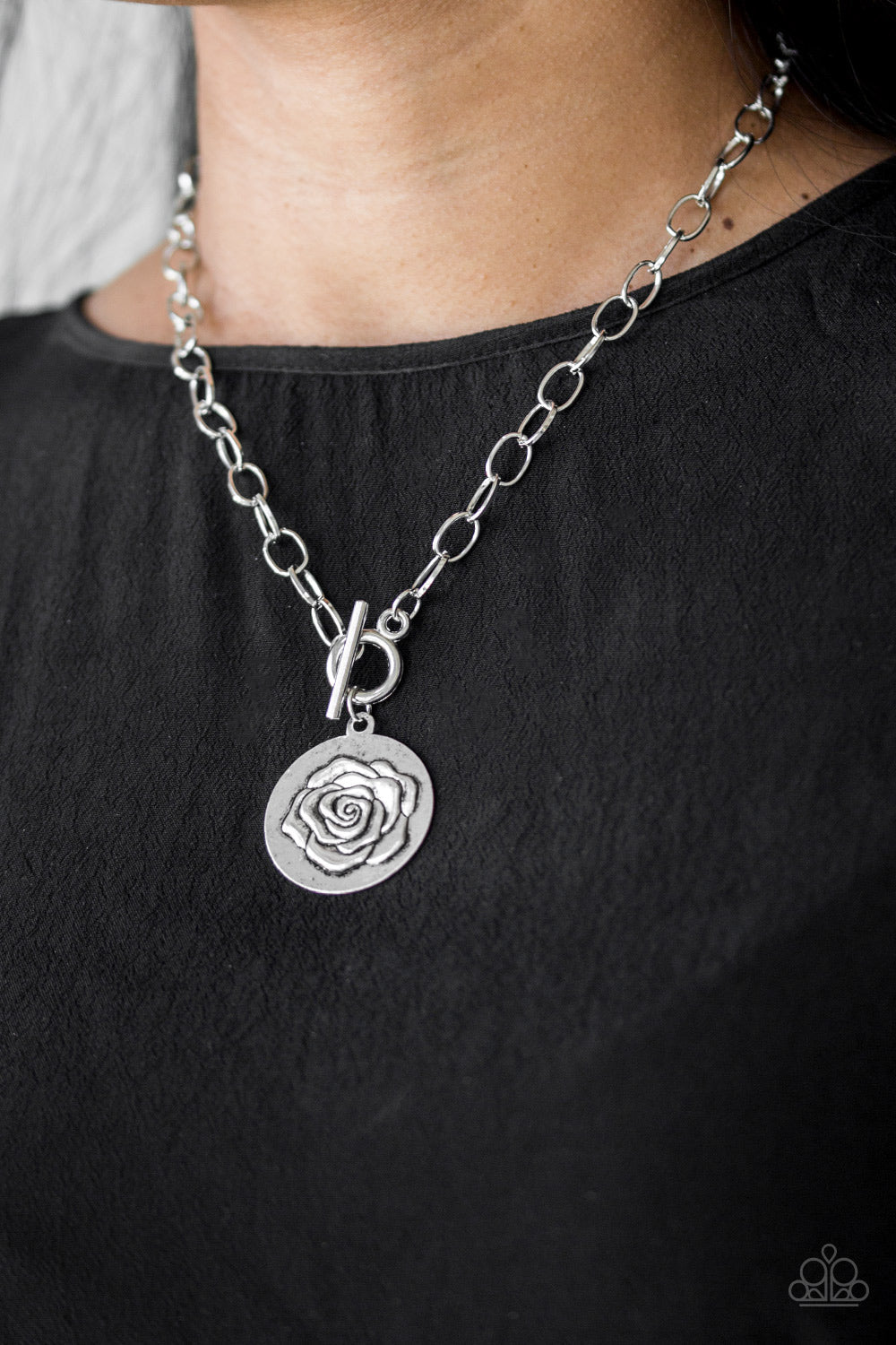 Paparazzi ~ Beautifully Belle - Silver Necklace