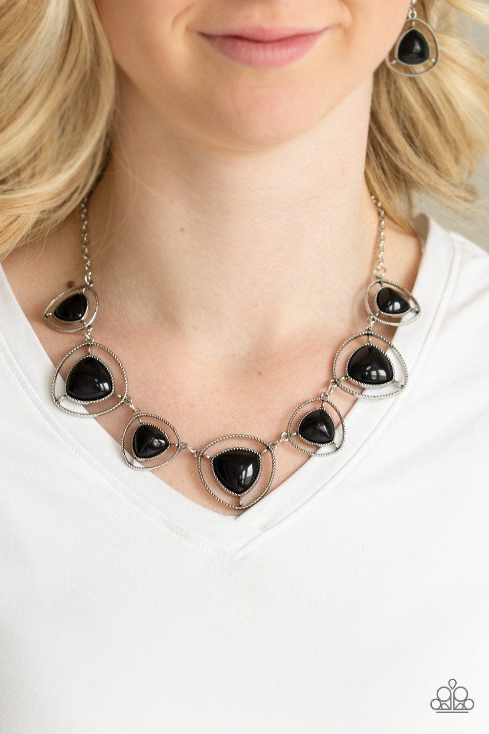 Paparazzi ~ Make A Point - Black Necklace