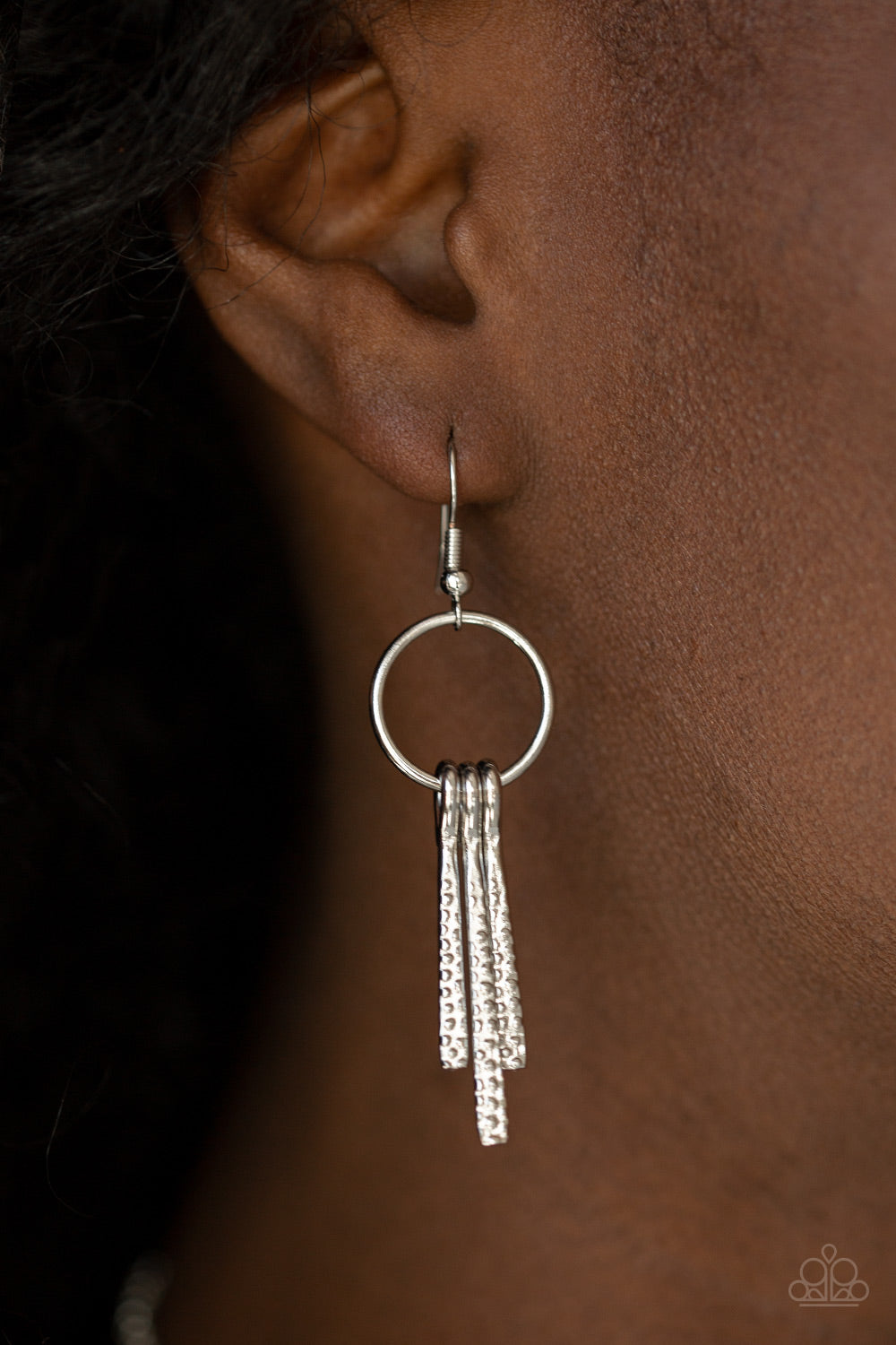 Paparazzi ~ Metallic Mane - Silver Necklace