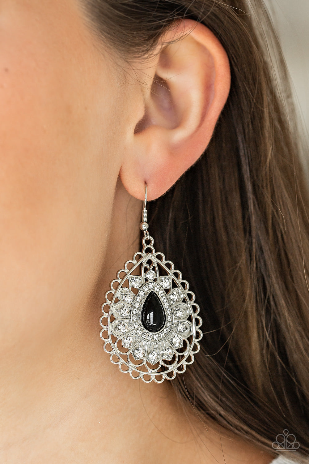 Paparazzi ~ Glamour Grandeur - Black Earrings