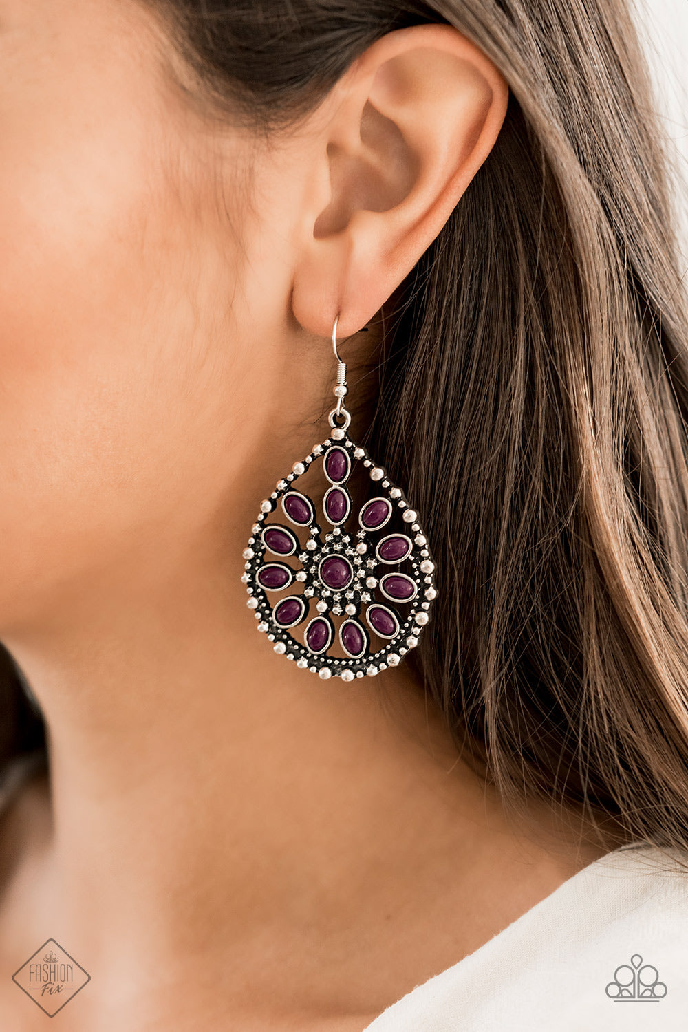 Paparazzi ~ Free To Roam Earrings