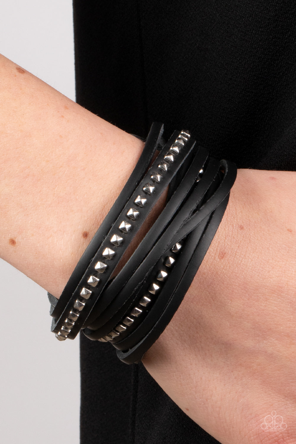 studded-sensation-black-p9ur-bkxx-562xx