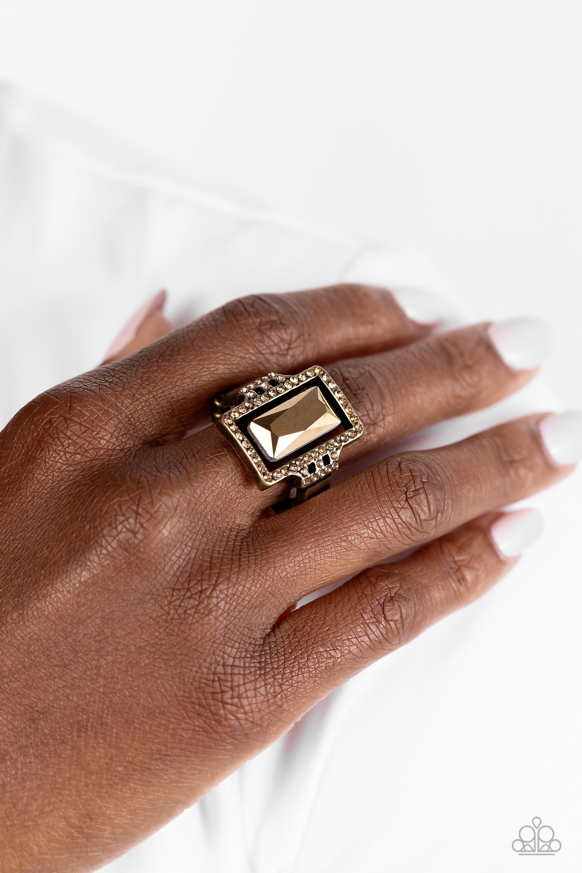 emerald-elegance-brass-p4st-brxx-012xx