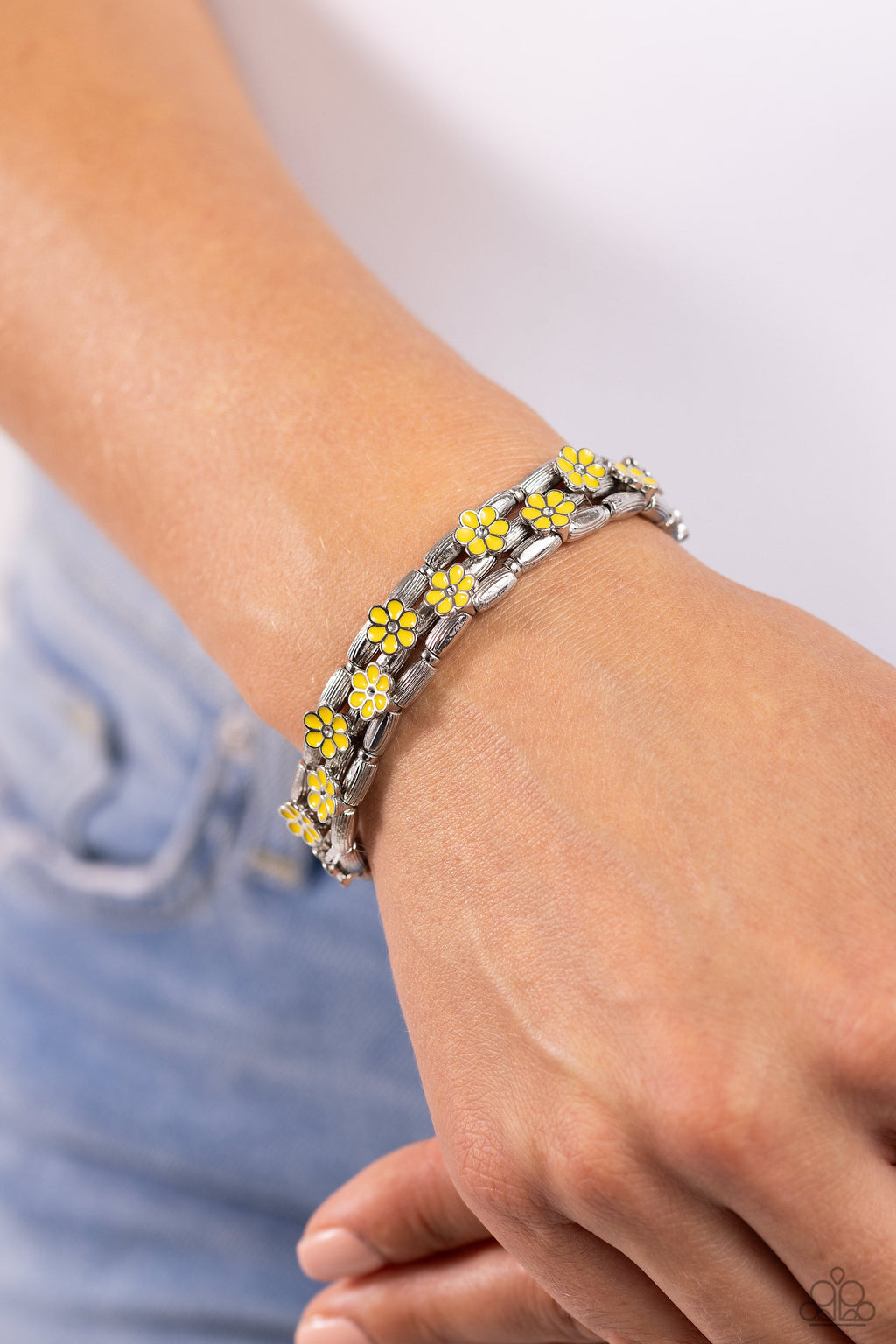 scattered-springtime-yellow-p9wh-ywxx-160xx