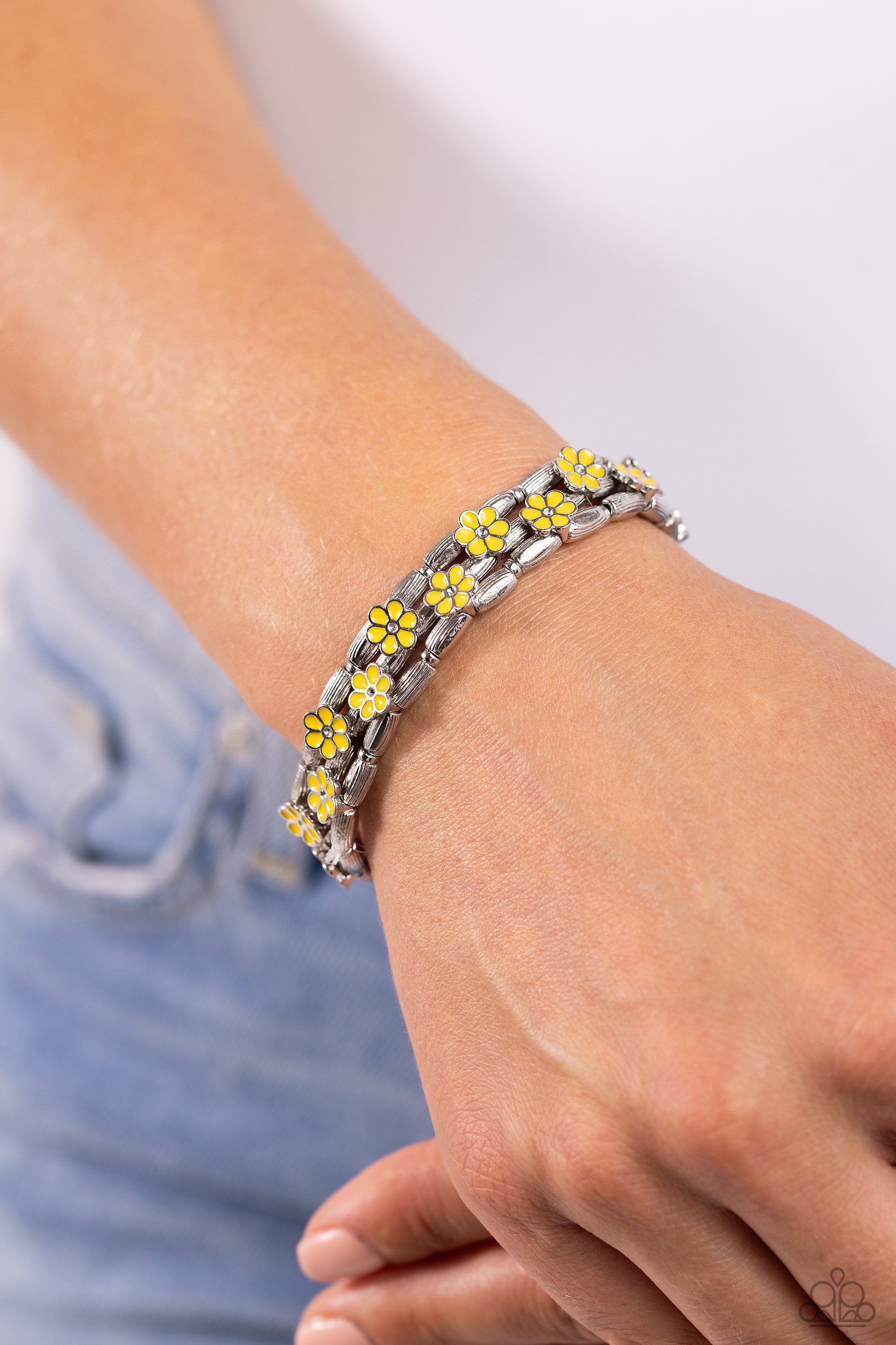 scattered-springtime-yellow-p9wh-ywxx-160xx