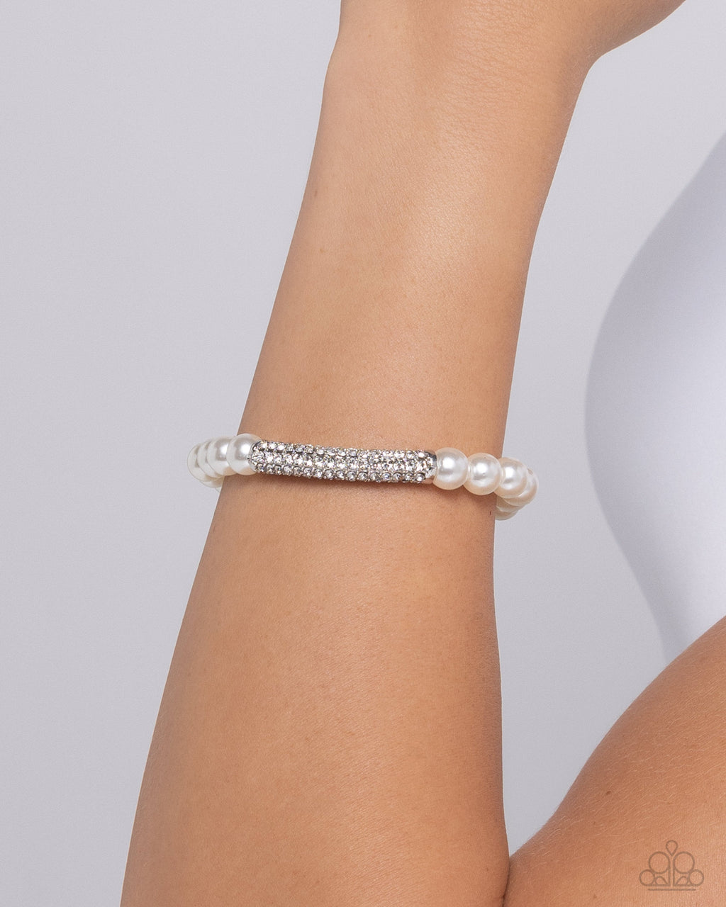 elegance-embodied-white-p9re-wtxx-592xx