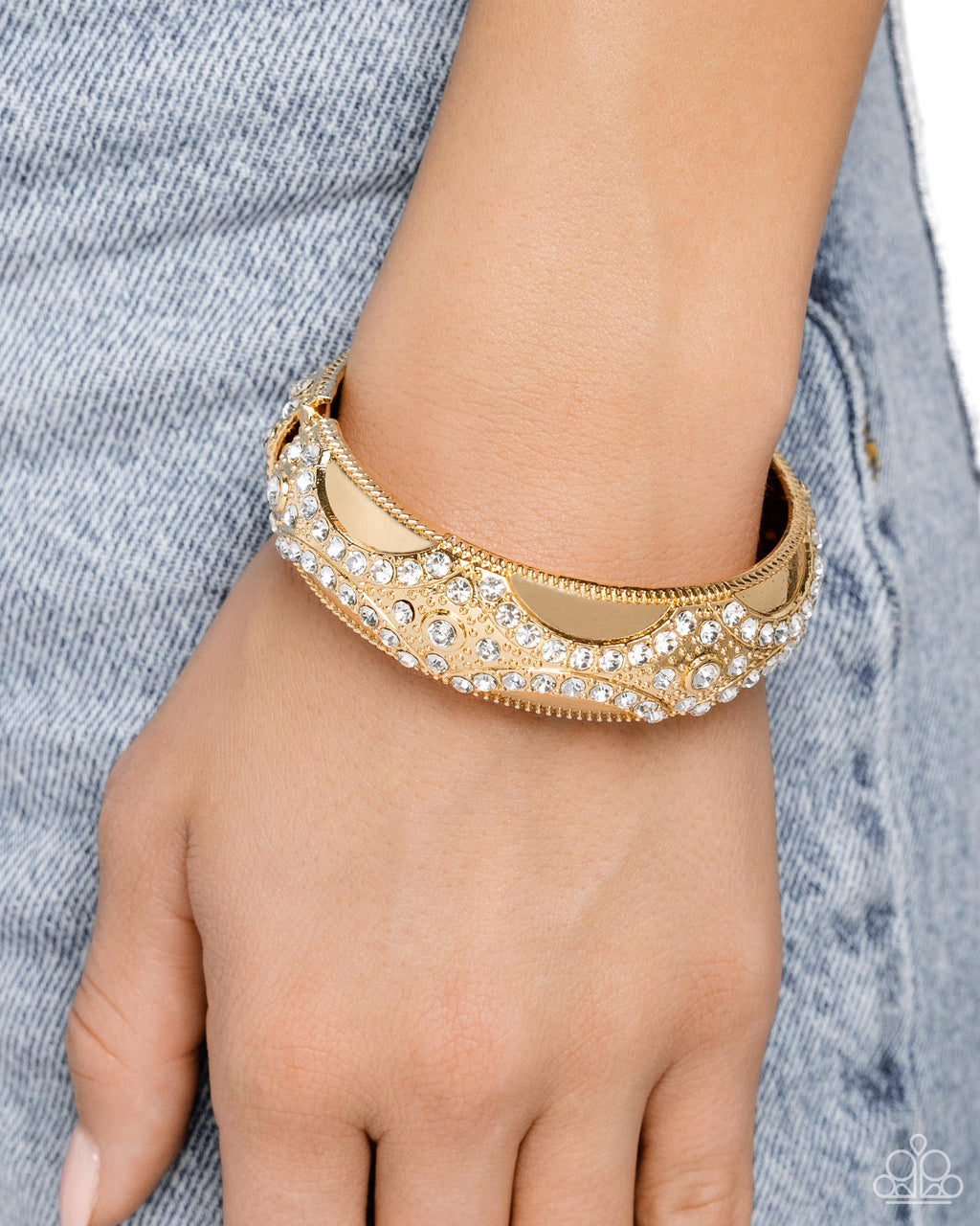 draped-in-decadence-gold-p9st-gdxx-076xx