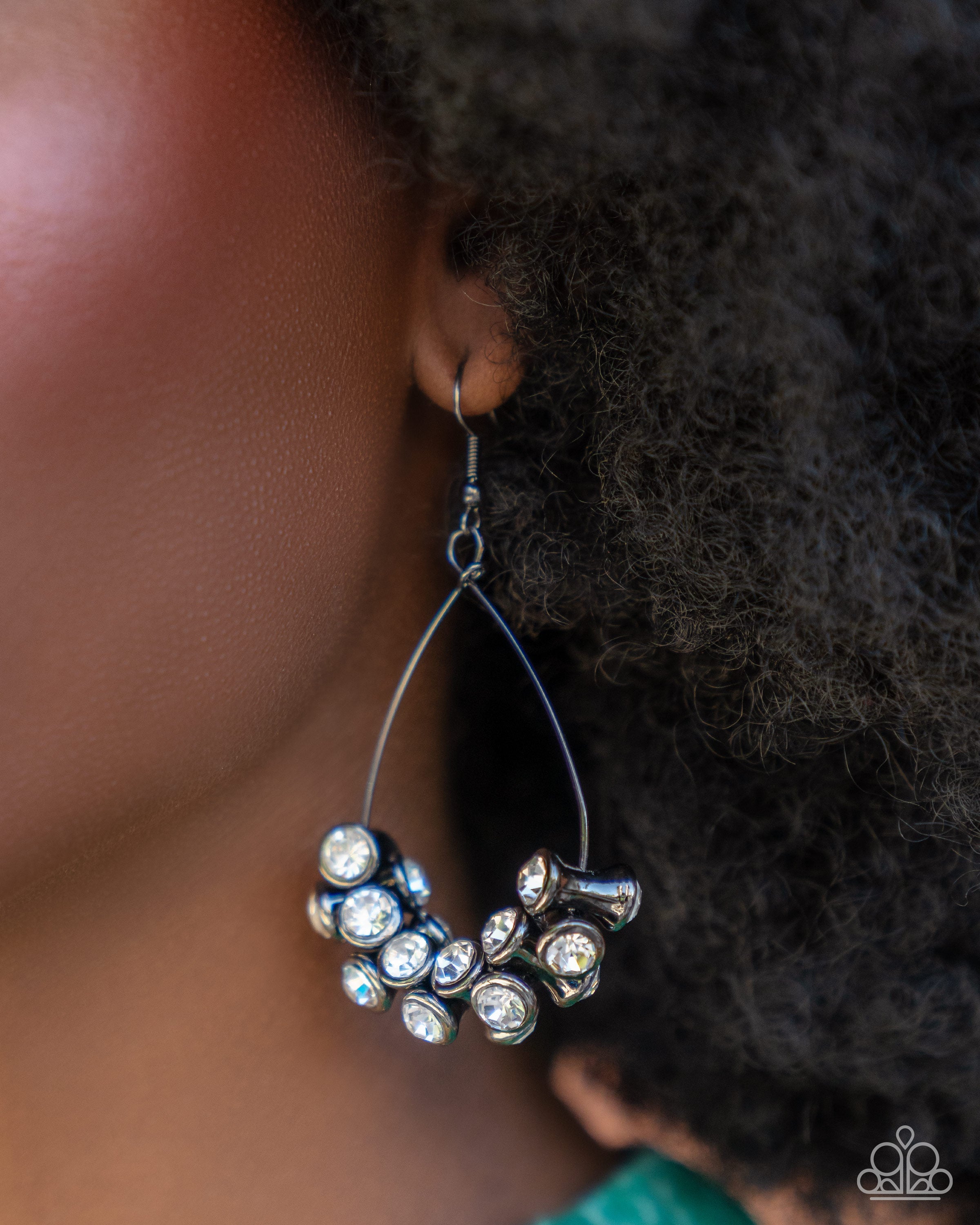 courageous-chandelier-black-p5st-bkxx-081xx