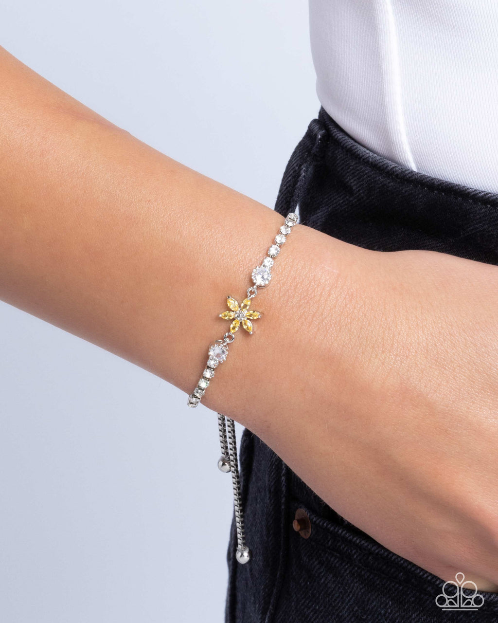 dainty-delivery-yellow-p9re-ywxx-038xx