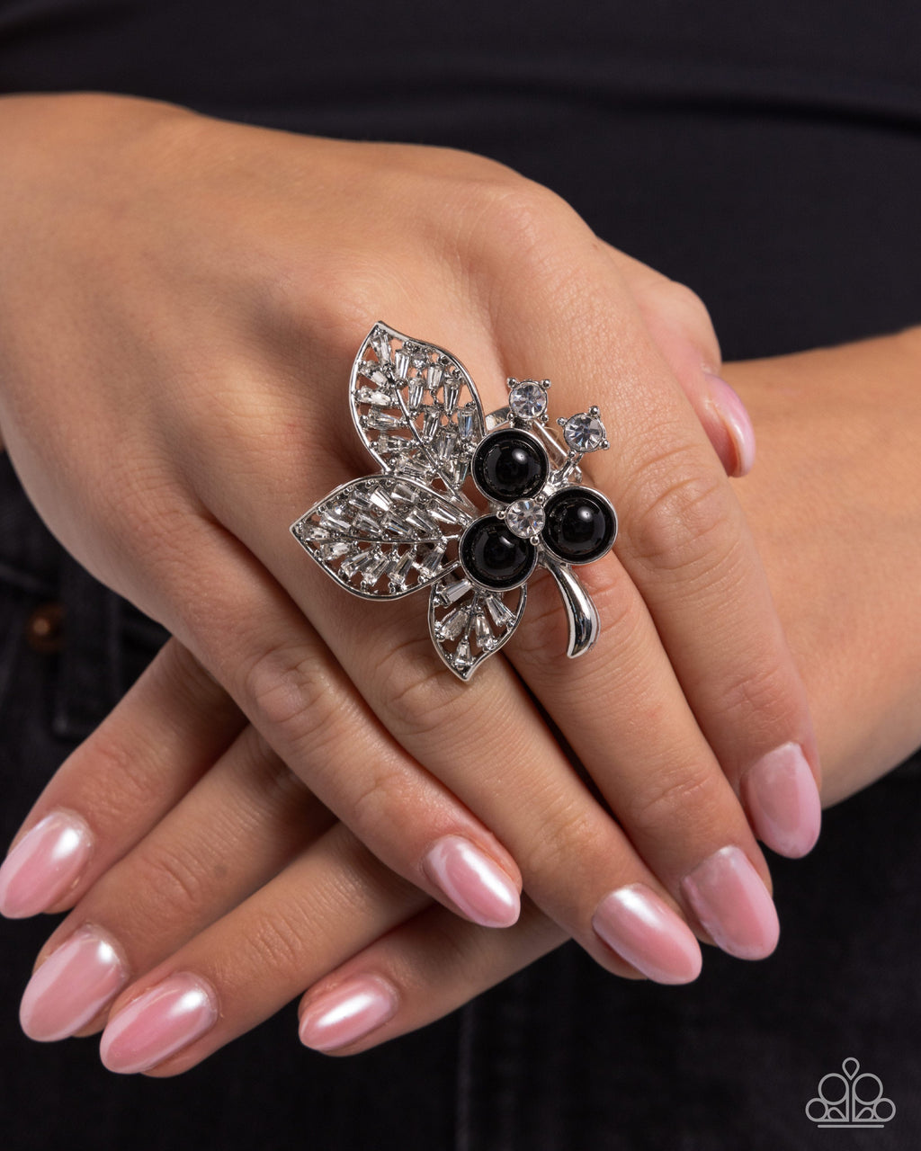 luminescent-leaves-black-p4re-bkxx-289xx
