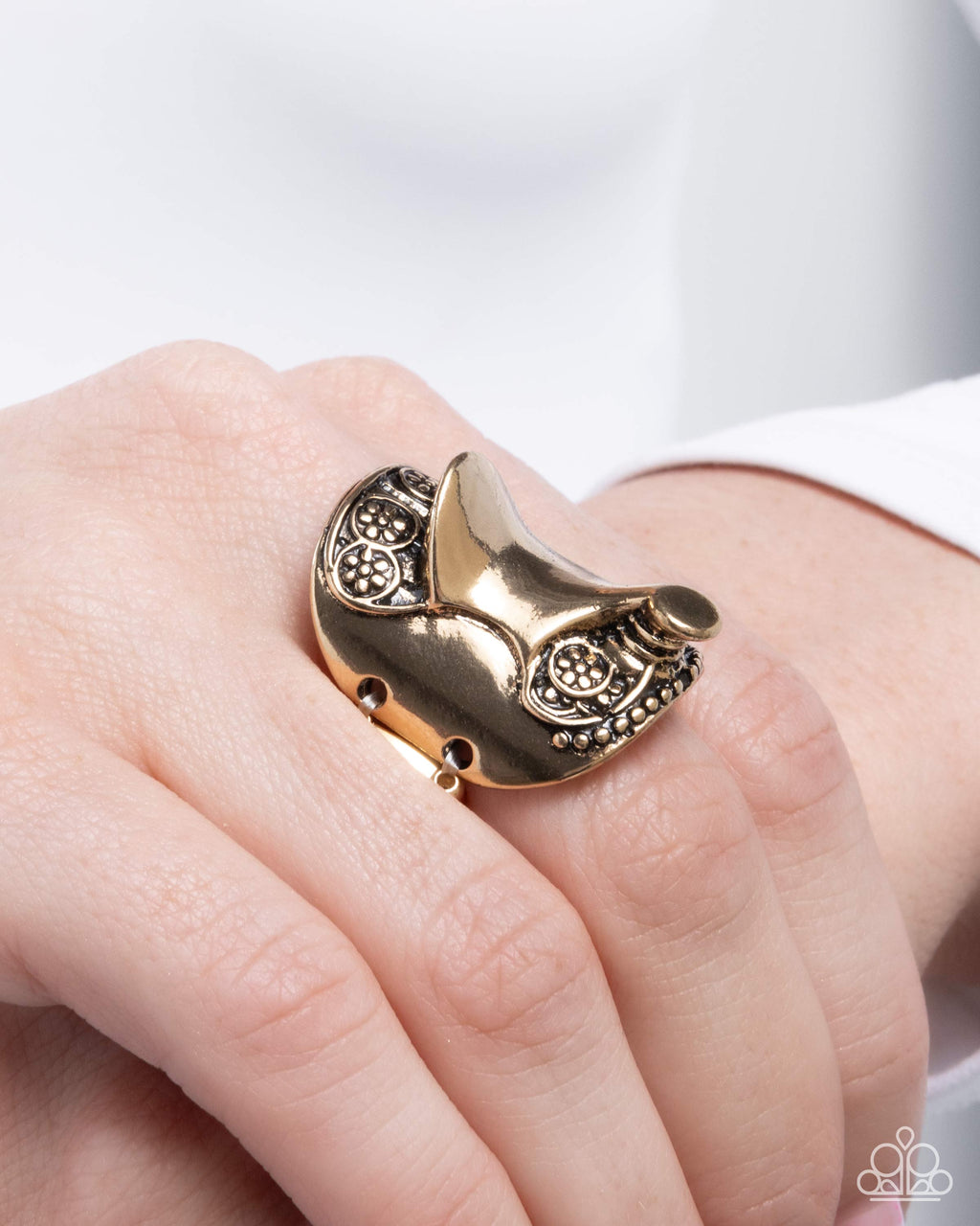 equestrian-elegance-gold-p4se-gdxx-060xx