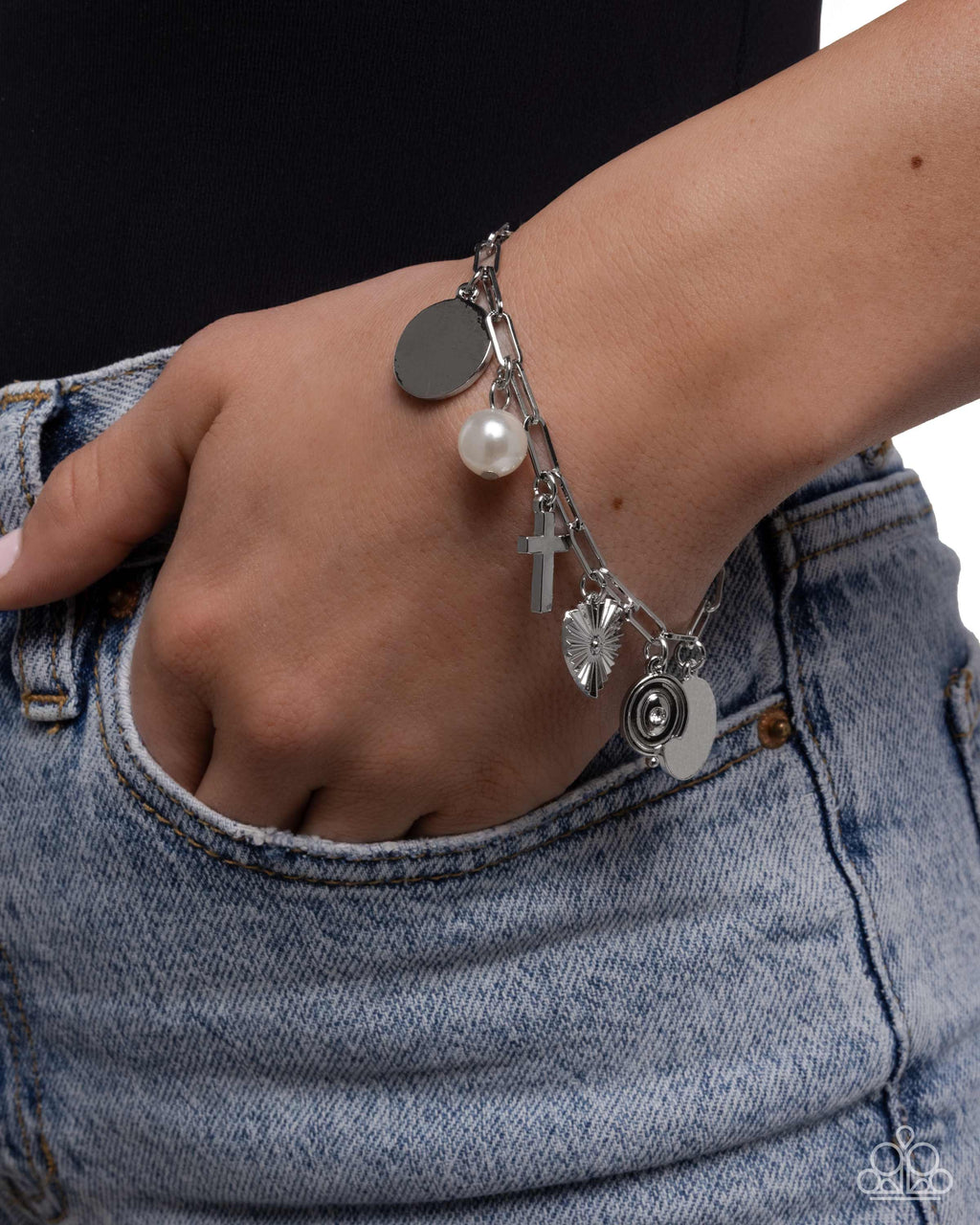 charm-commitment-white-p9re-wtxx-675xx