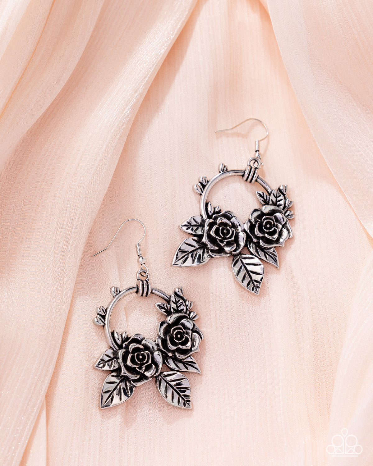 wanderlust-wreath-silver-p5wh-svxx-293xx